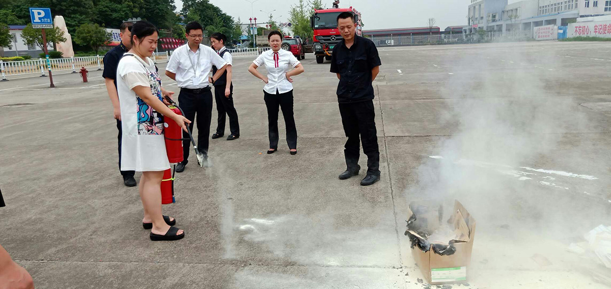 張家界機(jī)場筑牢暑運(yùn)消防安全“防火墻”
