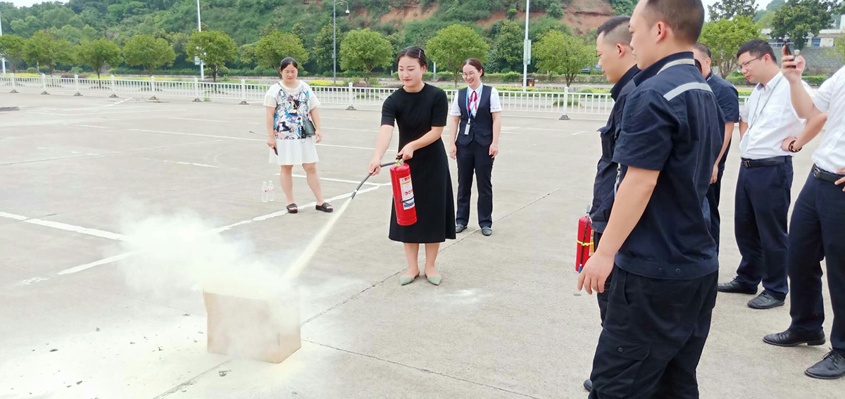 張家界機(jī)場筑牢暑運(yùn)消防安全“防火墻”
