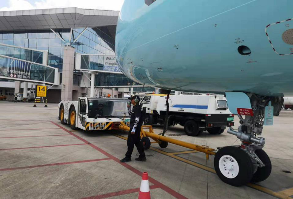 確保旅客順暢出行，機場一線職工高溫堅守！