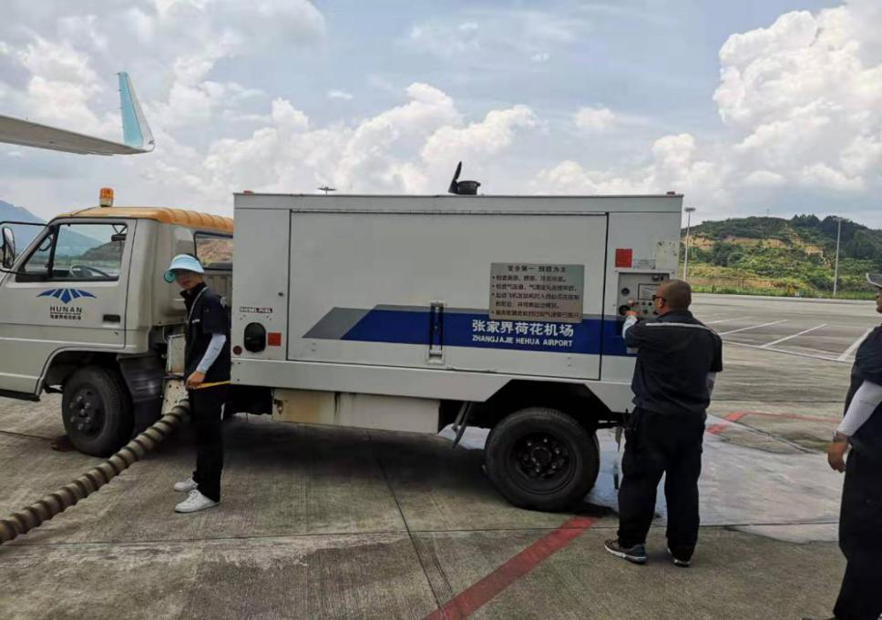 確保旅客順暢出行，機場一線職工高溫堅守！