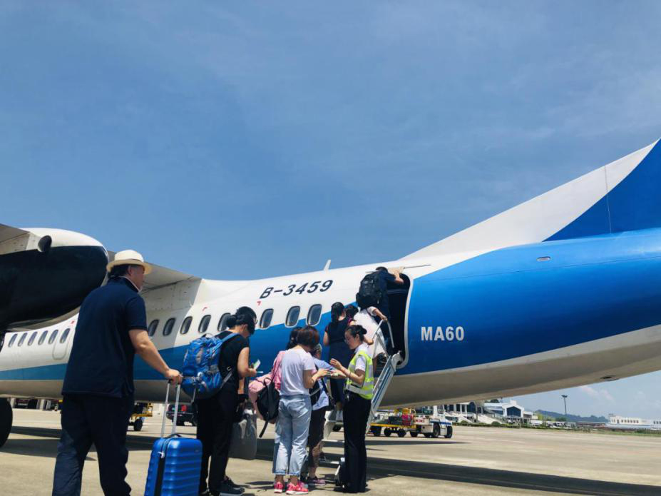 確保旅客順暢出行，機場一線職工高溫堅守！