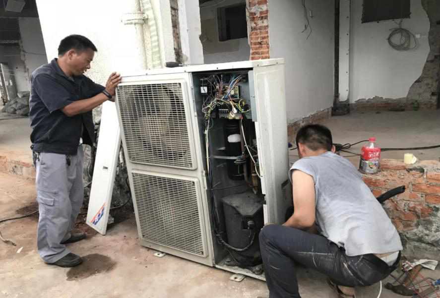 確保旅客順暢出行，機場一線職工高溫堅守！