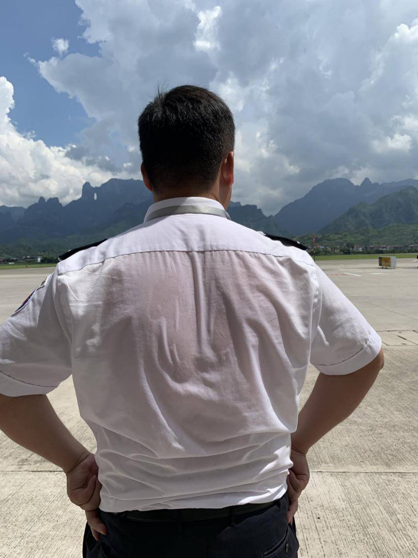 確保旅客順暢出行，機場一線職工高溫堅守！